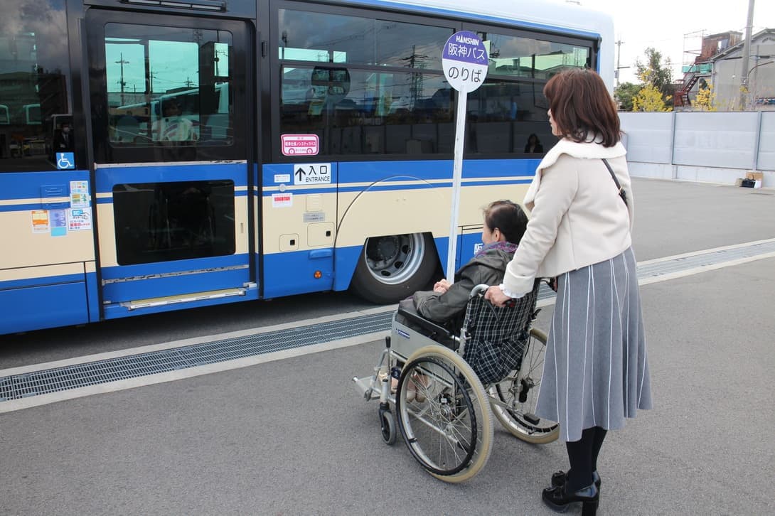 バリアフリー バス